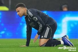 LOL：Uzi参加名人堂入驻仪式，Theshy提前预定第三个名额，Caps紧随其后